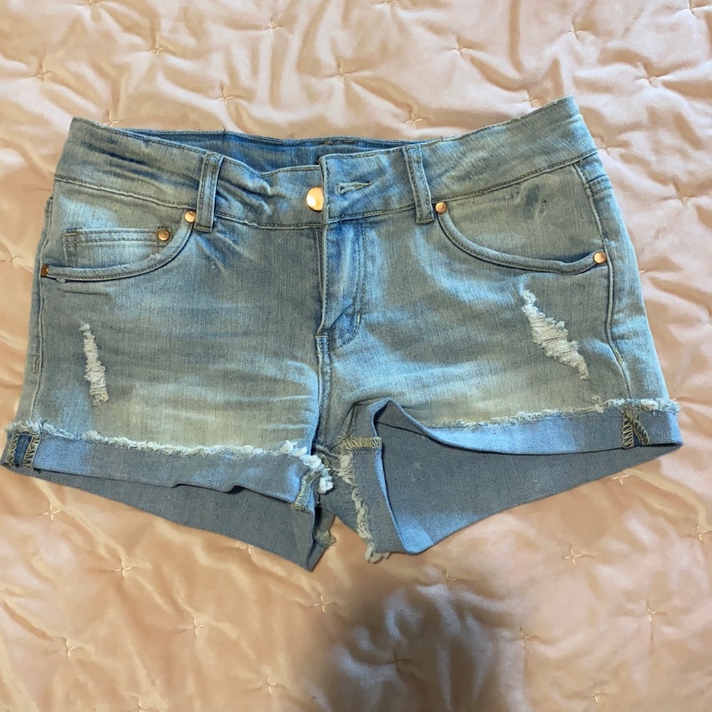 Light short jean short